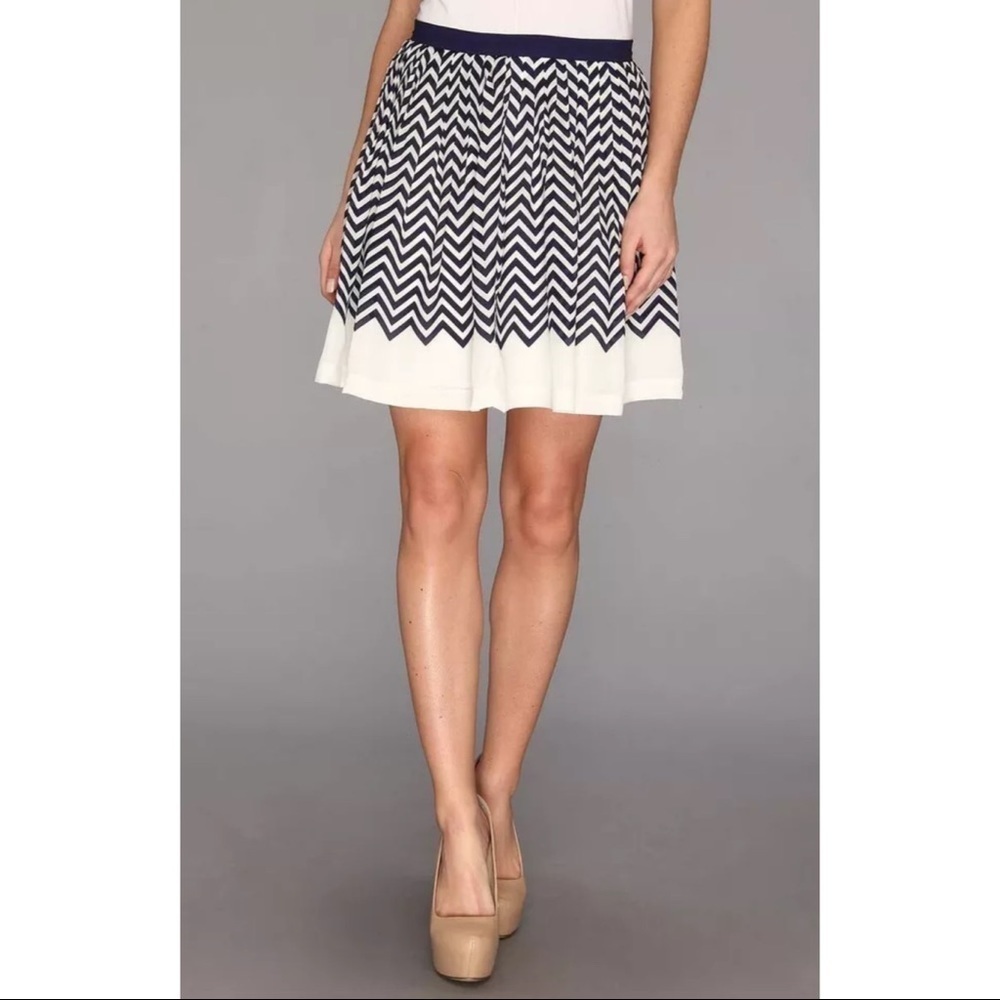 Joie Dark Navy Chevron Striped Silk Lined Short Joney Skirt EUC Sz S 1609-SK1062